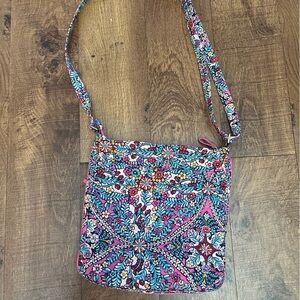 Vera Bradley women’s kaleidoscope crossbody purse bag zip closure pockets